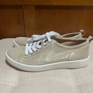 Vionic Women's Shimmering Tan Sneakers